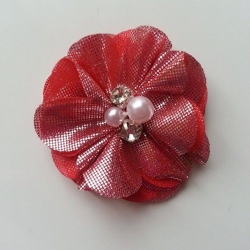 Fleur tissu brillant perle et strass  rouge argenté 50mm