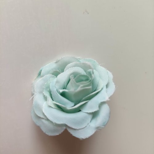 Petite fleur artificielle en tissu 30mm vert clair