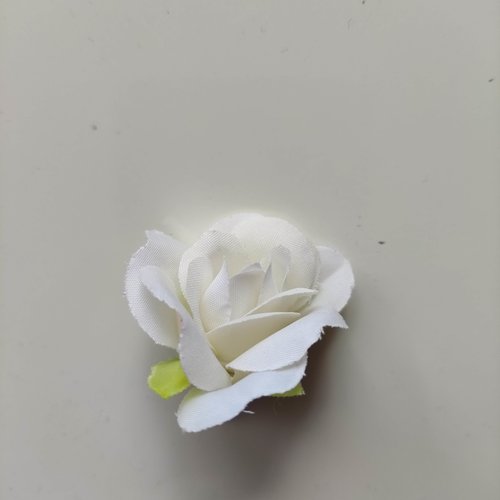 Rose  artificielle en tissu de 35mm blanc