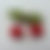 Paire de cerise en feutrine et pompon rouge (taille des pompons 2cm)