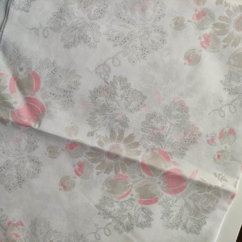 Coupon de 54*70cm de large de tissu coton blanc motif gris et rose