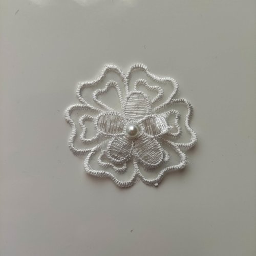 Double fleur en dentelle blanche perle 50mm