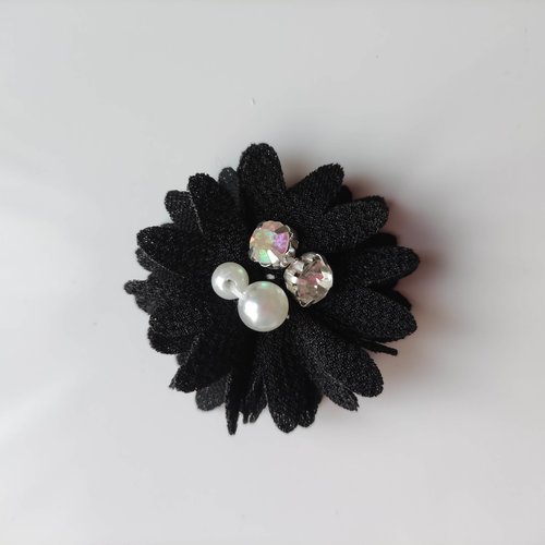 Fleur tissu crépé perle et strass 50mm noir