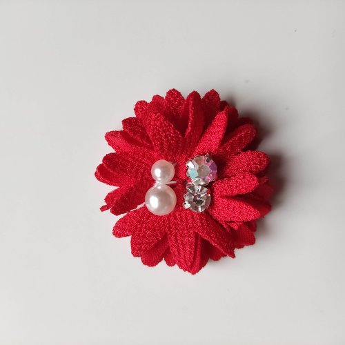 Fleur tissu crépé perle et strass 50mm rouge