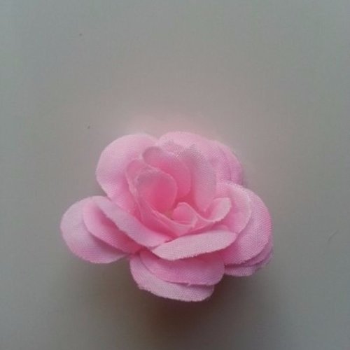 Fleur  en tissu rose  40mm