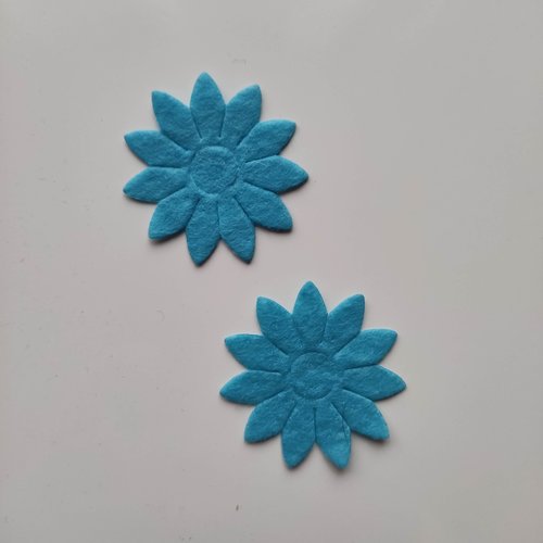 Lot de 2  fleurs en  feutrine bleu  40mm