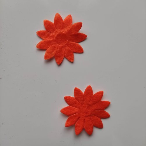 Lot de 2  fleurs en  feutrine orange  40mm