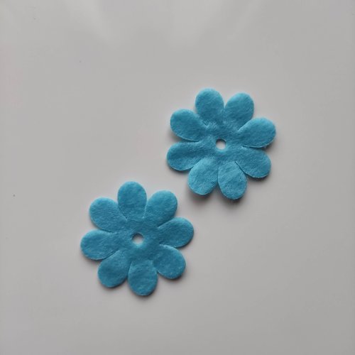 Lot de 2  fleurs en  feutrine bleu  35mm