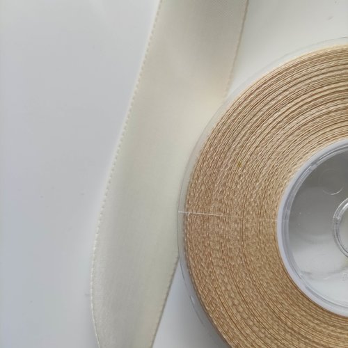 Un mètre de ruban polyester ivoire   40mm