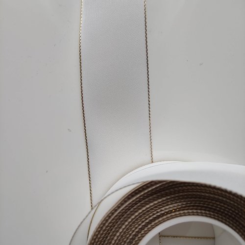 Un mètre de ruban polyester ivoire liseré or, doré   40mm