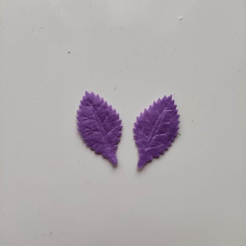 Lot de 2  feuilles arbre en  feutrine  31*18mm violet