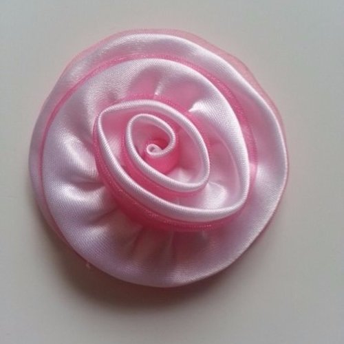 Rosette satin blanche et rose bébé 55mm