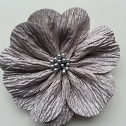 Fleur tissu plissé et pistils 80mm gris