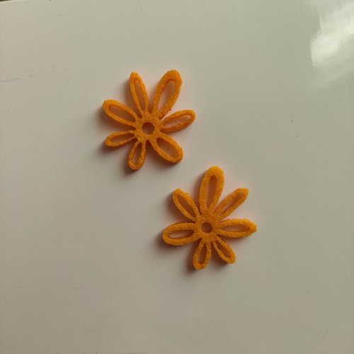 Lot de 2 fleurs   en feutrine  30 mm orange