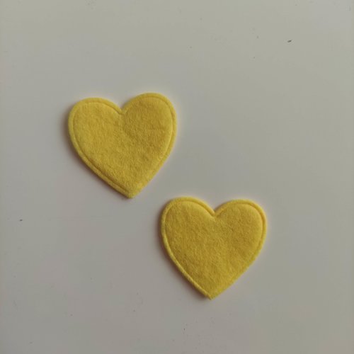 Lot de 2 coeurs en feutrine 31mm jaune