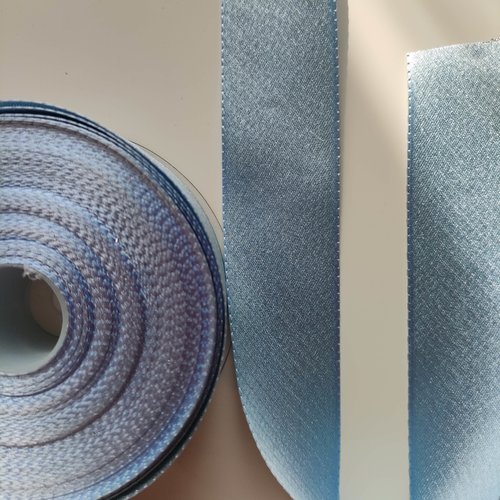 Un mètre de ruban polyester bleu brillant argenté  40mm