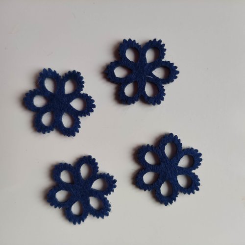Lot de 4 fleurs en feutrine   bleu marine  30mm