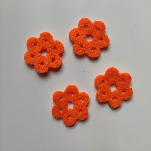 Lot de 4 fleurs en feutrine   orange  30mm