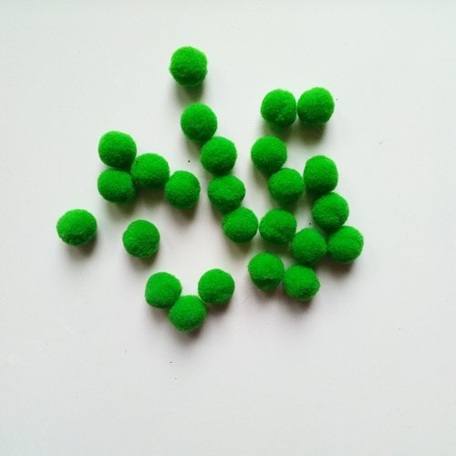 Lot de 25 petits pompons de couleur  12mm vert