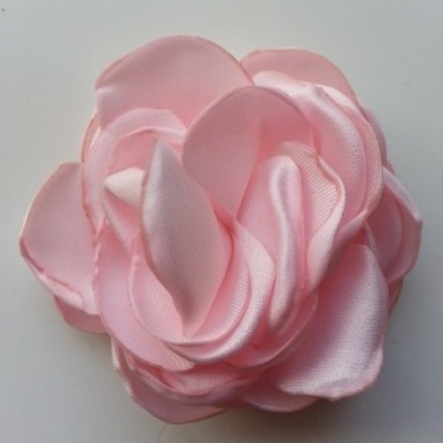 Fleur en satin de soie 50mm rose pâle