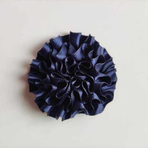 Fleur en ruban de satin  bleu marine 50mm