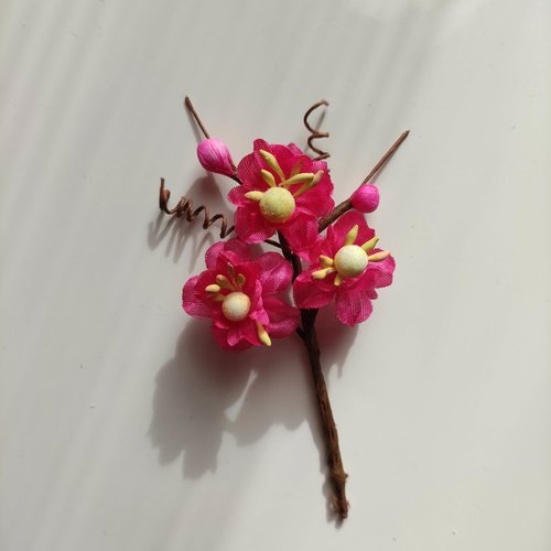 Tige florale pour composition florale ou boutonniere tons rose fuchsia