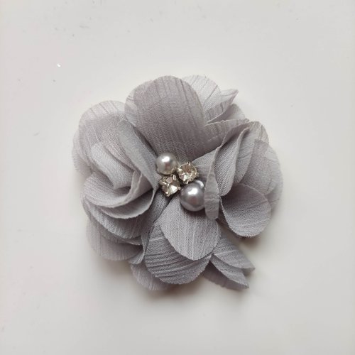 Fleur mousseline perle et strass  gris 55mm