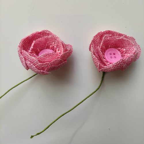 Lot de 2 fleurs en tissu  pistils sur tige rose 40mm