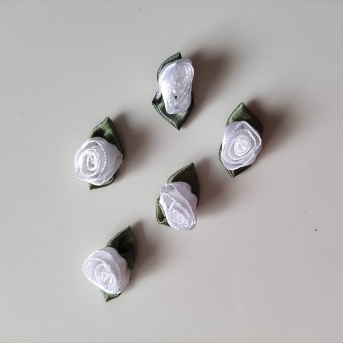 Lot de 5 fleurs satin blanches 20mm