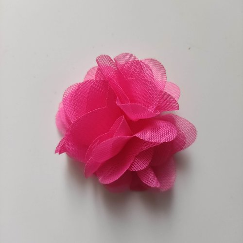 Petite fleur en tissu rose bonbon  4cm