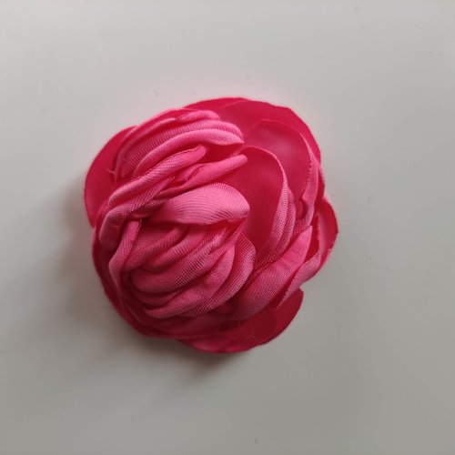 Fleur en satin de soie 50mm rose fuchsia