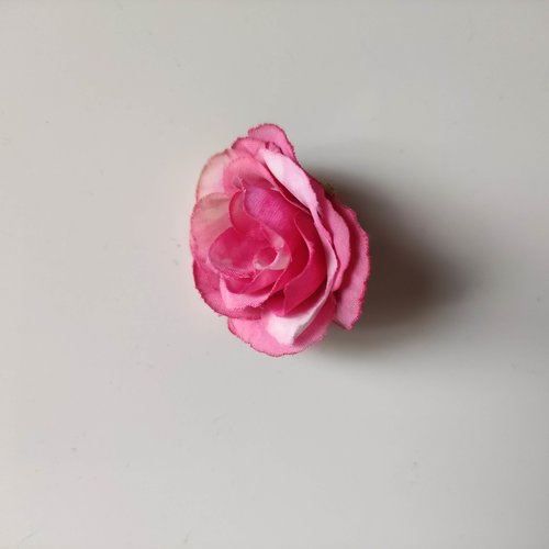 Fleur  en tissu  40mm rose fuchsia