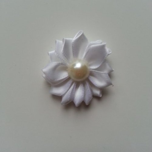 35mm fleur  en ruban de satin blanc