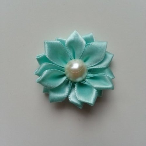 35mm fleur  en ruban de satin vert pastel