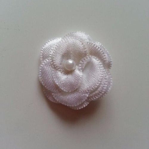 Petite fleur en satin 35mm blanc