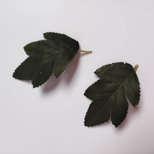 Lot de 2  feuilles artificielles en tissu  vert foncé  5*8 cm