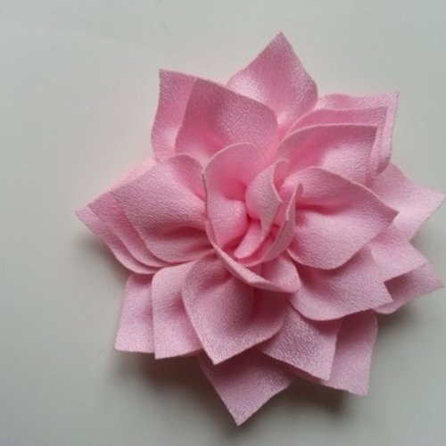 Fleur en tissu rose pale 70mm