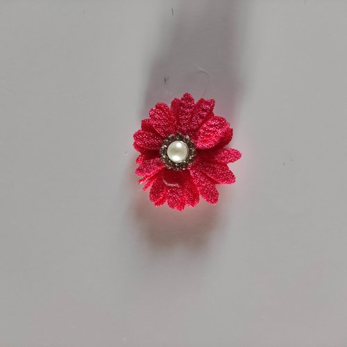 Petite fleur en tissu 25 mm avec centre perle strass rose fuchsia
