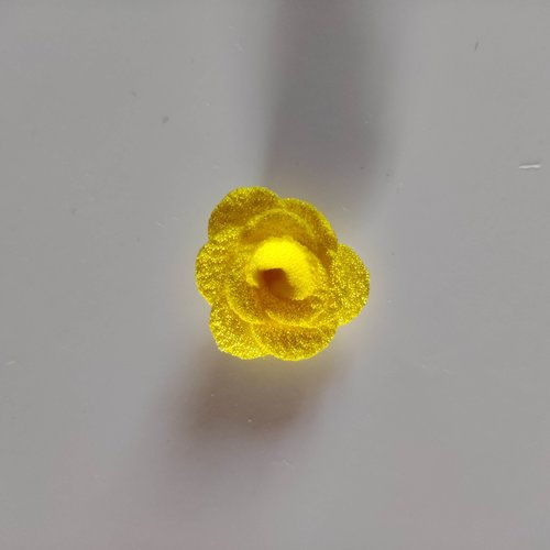 Petite fleur en tissu 25 mm jaune