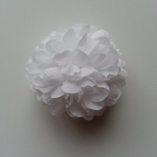 Fleur  pompon en tissu blanc 50mm