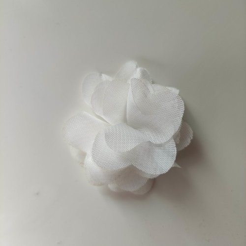 Petite fleur en tissu blanc  4cm