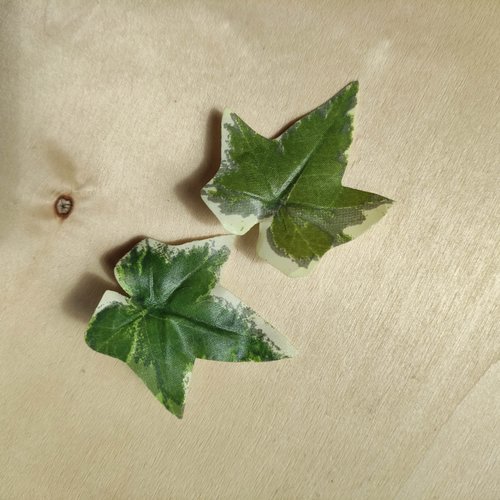 Lot de 2  feuilles de lierre artificielles en tissu  5*5 cm