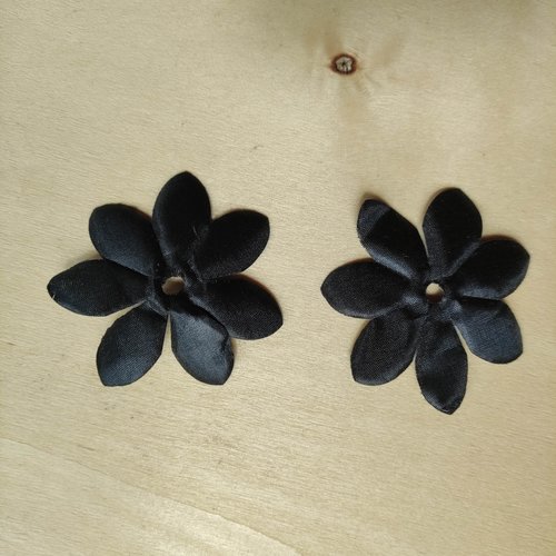 Lot de 2 appliques  fleur matelassées noir  60mm