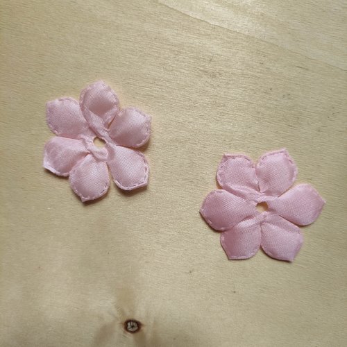 Lot de 2 appliques fleur  matelassées rose   45mm