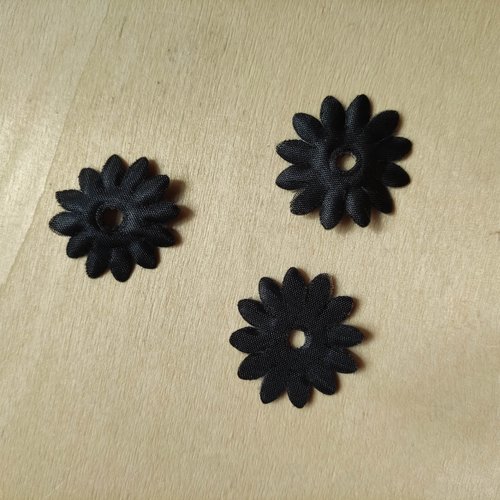 Lot de 3 appliques  fleur matelassées noir   25mm