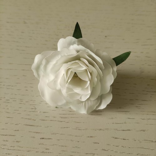 Rose artificielle en tissu 60mm blanche