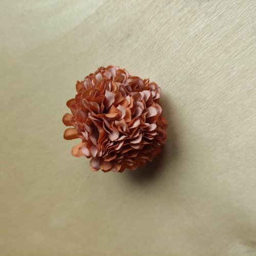 Fleur en tissu  oeillet de 45mm bronze