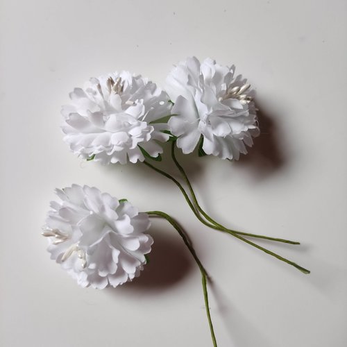 Lot de 3 fleurs artificielles en tissu et pistils blanc