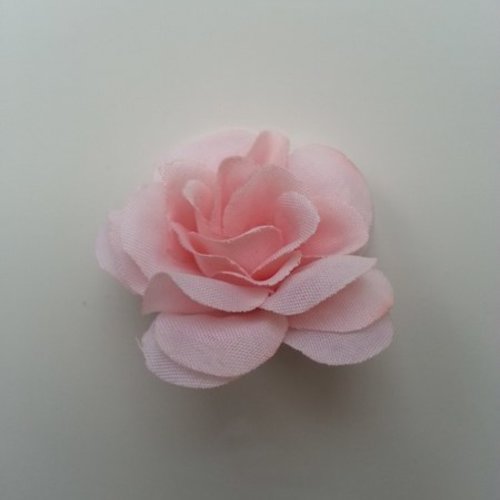 Fleur  en tissu rose  pale 40mm