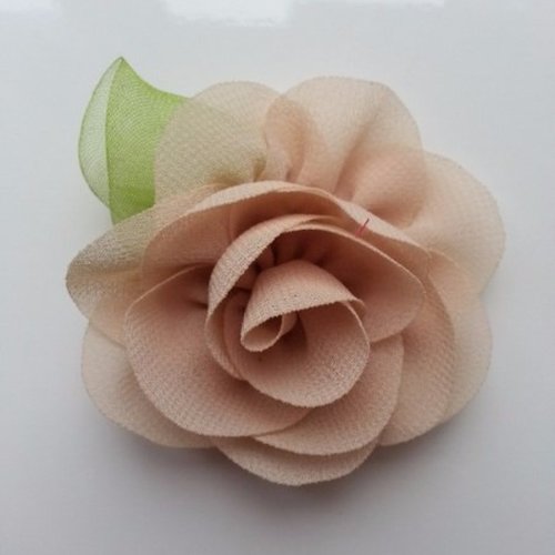 Fleur en mousseline avec feuille beige  50mm